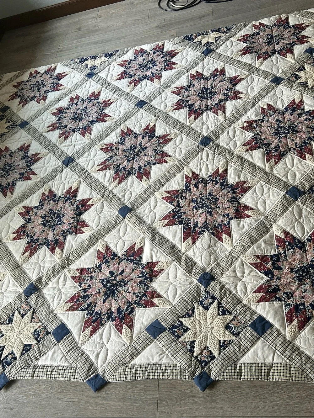 Keeco Bedding Floral patchwork Country Farmhouse Quilt + 2 pillow shams 90 X 95